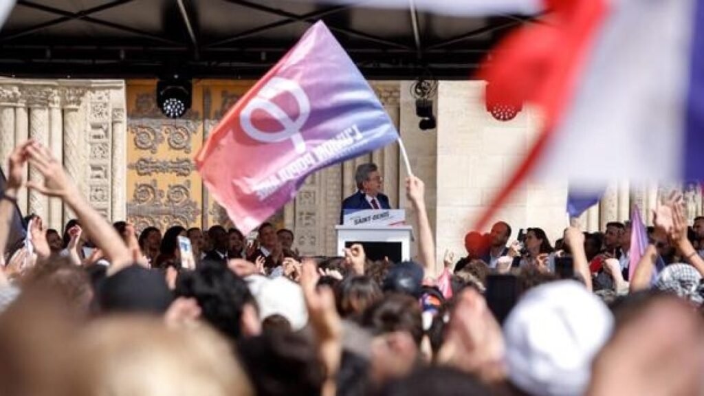 La gauche se cherche un sauveur, Mélenchon se propose volontiers