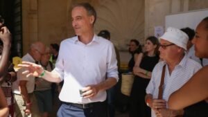Présidentielle 2027 : la gauche se tire dessus