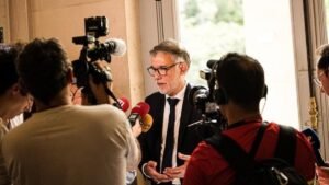 Le Pen candidate, Faure battu : la gauche déboussolée
