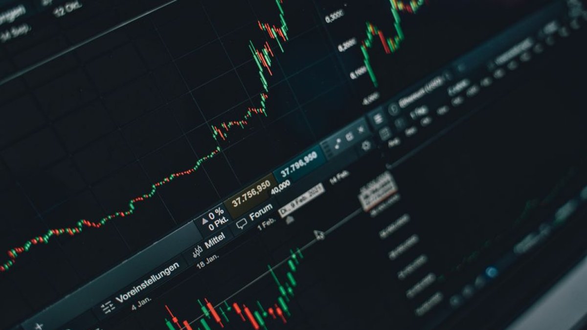 cryptocurrency trading chart screen