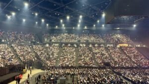 Léna Situations réunit 20 000 fans à Bercy : un record qui interpelle