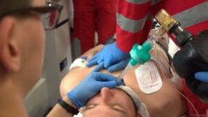 Un infirmier volé pendant qu’il réanime un passant à Paris : le sauvetage bafoué