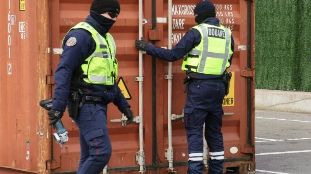 Saisie record de 3,9 tonnes de cocaïne au port de Dunkerque : comment cela fonctionne-t-il ?