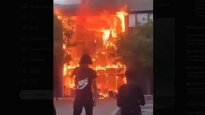 Blocus lycéens : incendies et violences graves en France