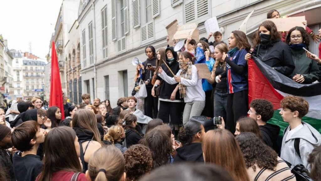 Mobilisation lycéenne : 375 lycées bloqués, mouvement en recul