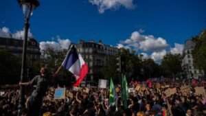 Geffray déploie 3 000 profs face à la colère lycéenne
