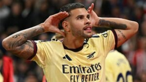 Arsenal renverse Leeds grâce à Guimaraes en remplaçant