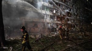 Frappes russes sur Kiev : six morts, énergie ciblée malgré Trump