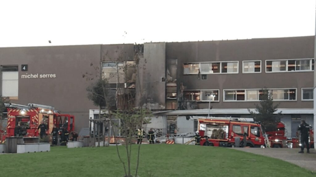 Incendie volontaire à l’université de Rouen : façade détruite