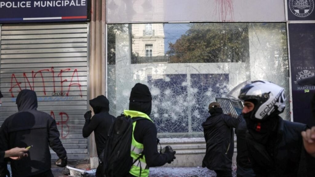 Marseille : commissariat attaqué lors des manifestations du 17 octobre