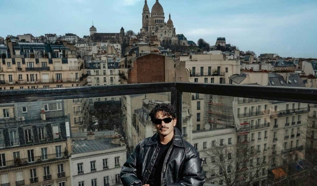 Ismatricule à Paris, devant le Sacré-Cœur de Montmartre