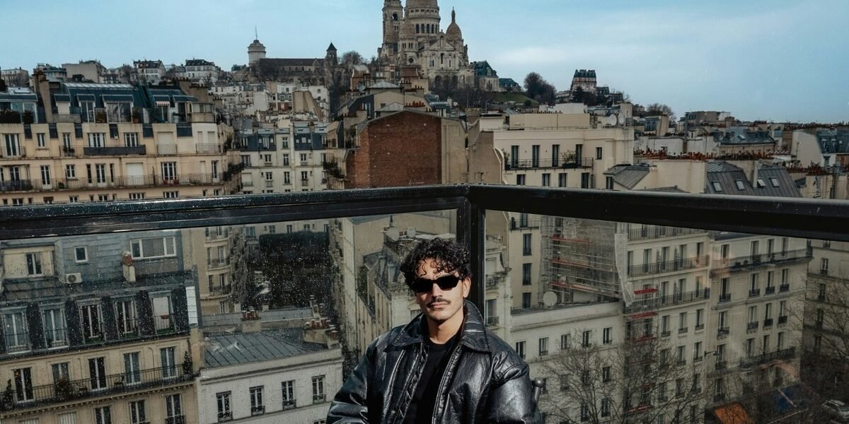 Ismatricule à Paris, devant le Sacré-Cœur de Montmartre