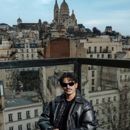 Ismatricule à Paris, devant le Sacré-Cœur de Montmartre