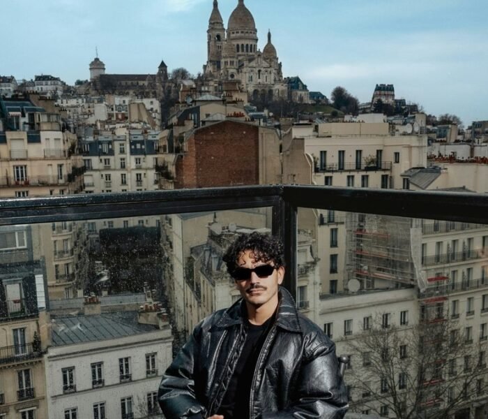 Ismatricule à Paris, devant le Sacré-Cœur de Montmartre